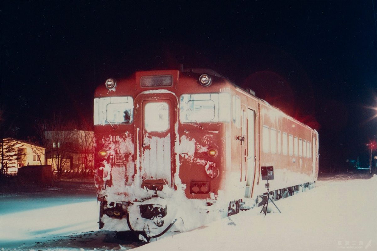 発車時刻を待つキハ40 118